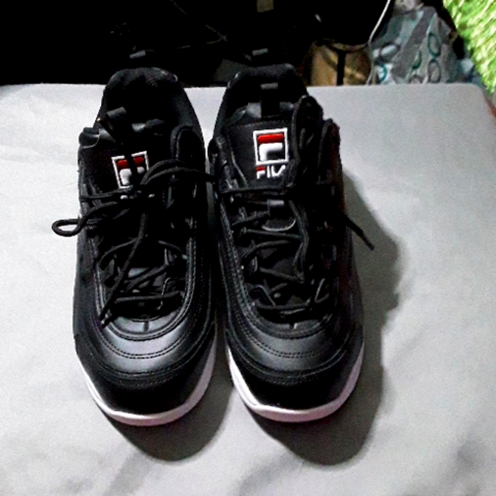 FILA SNEAKERS SIZE 9.5 NWOT